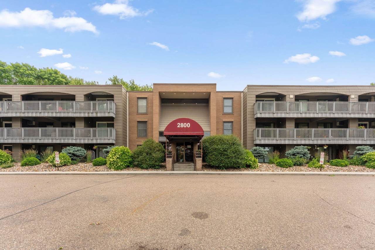 2800 Hamline Avenue - Photo 1