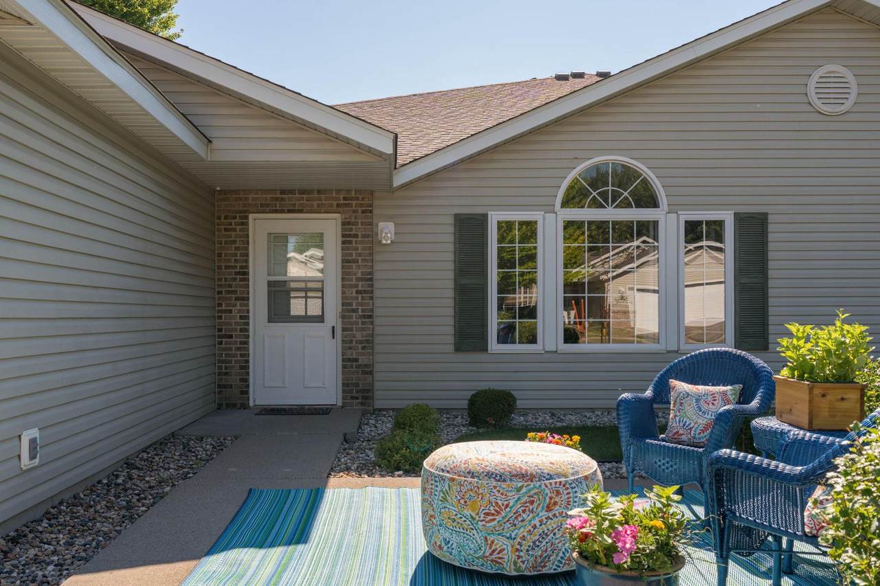 150 Oxford Path - Photo 1