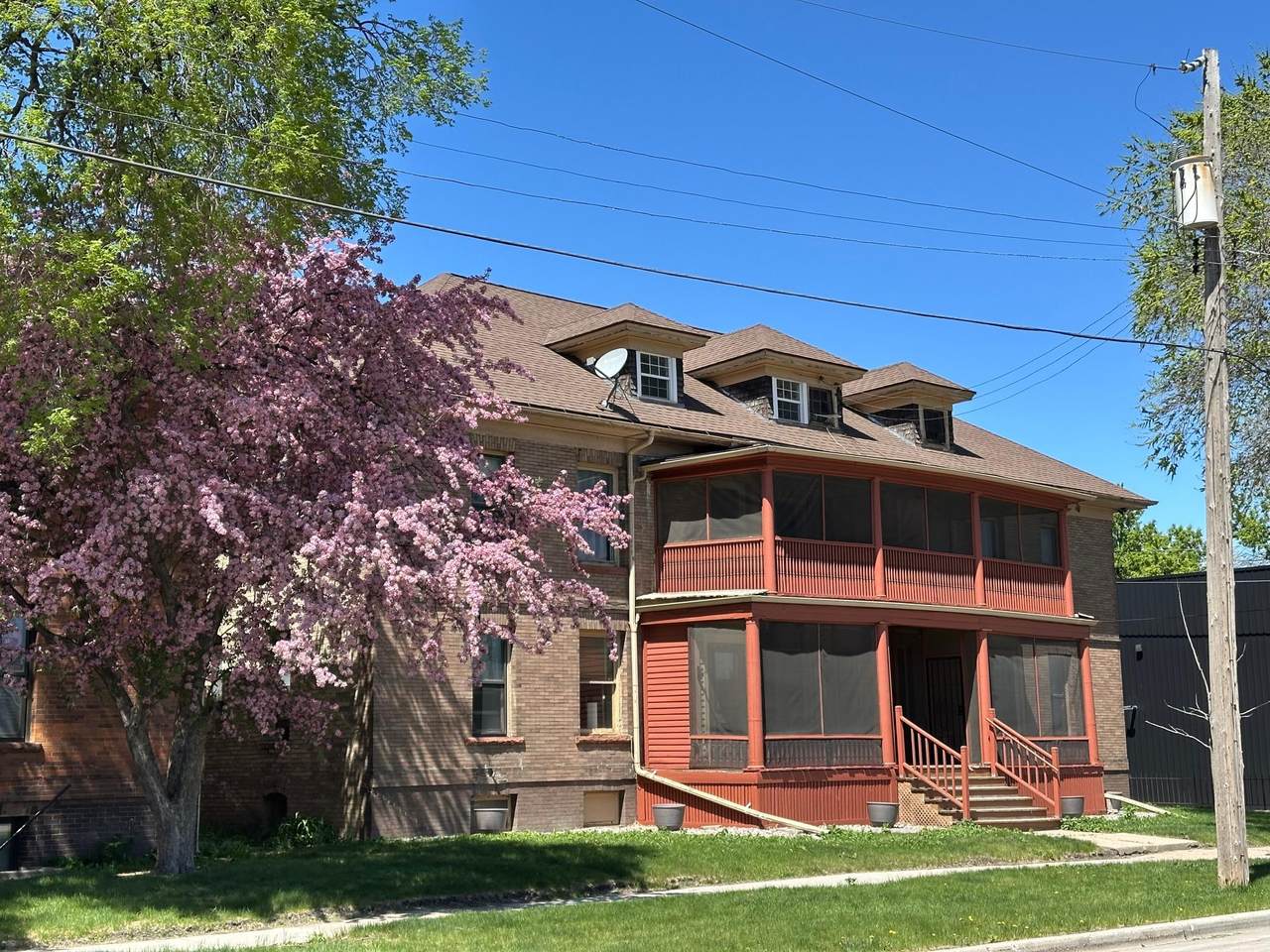 117 11 Street - Photo 1