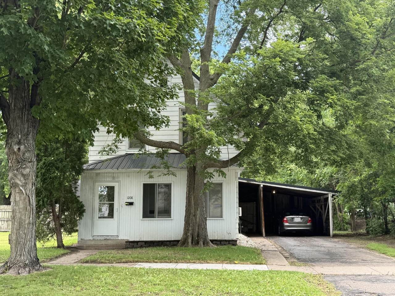 1208 7th Street - Photo 1