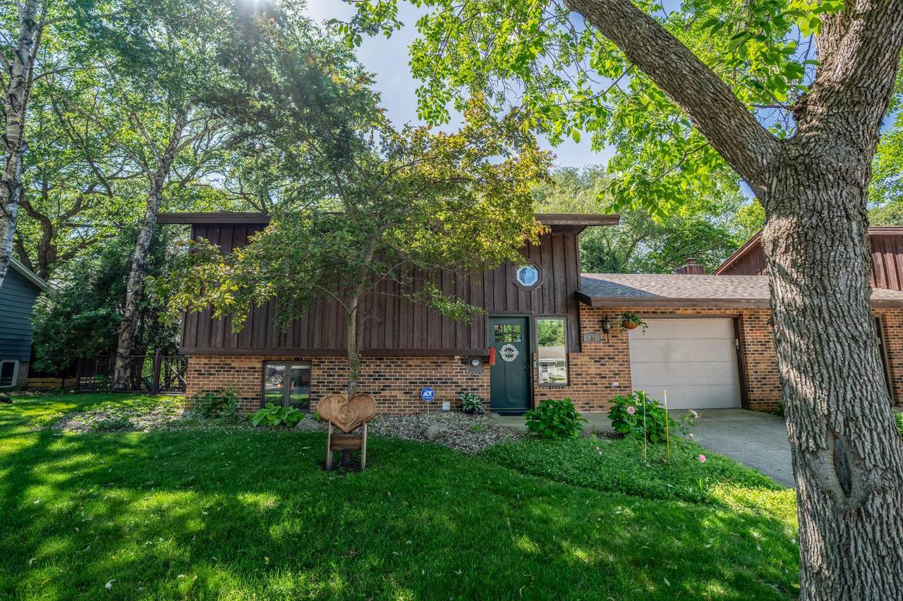 733 11th Street - Photo 1