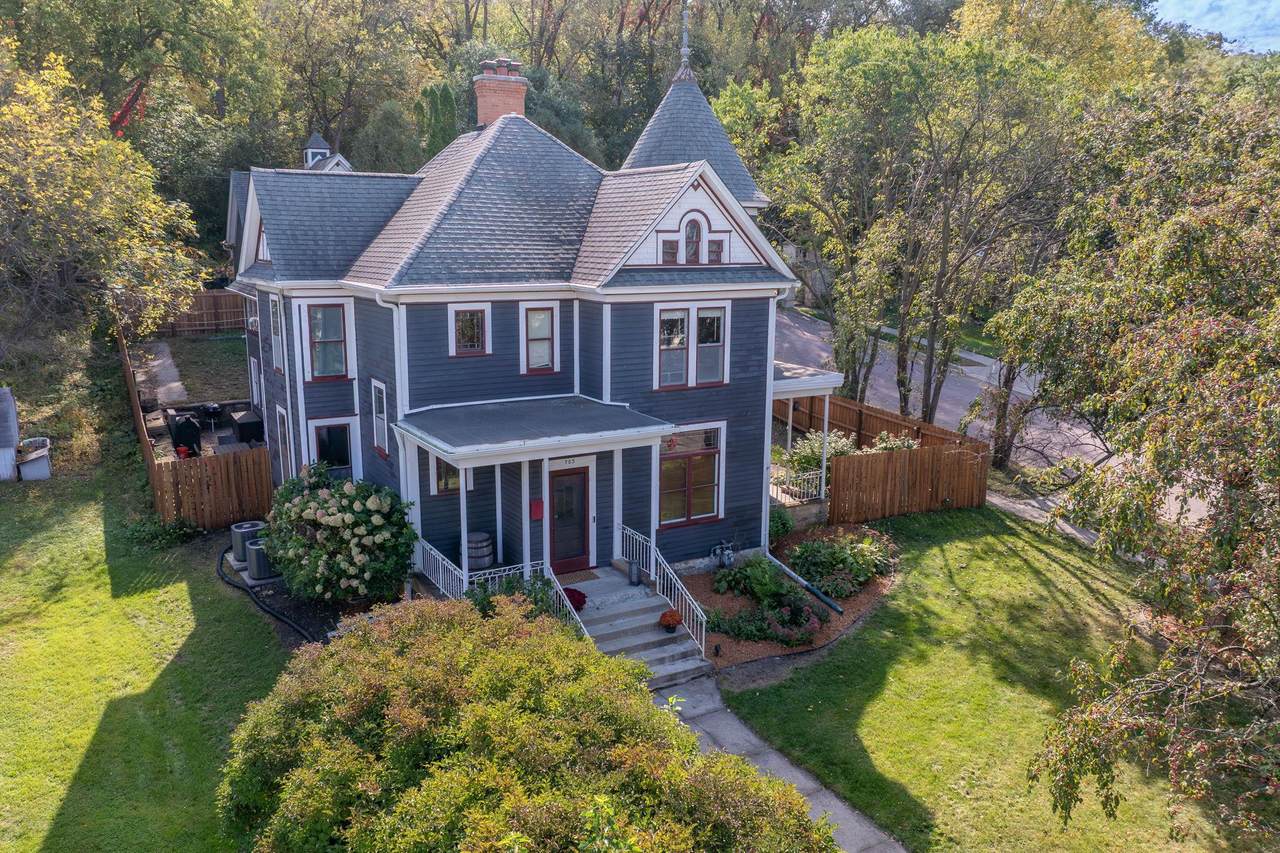 703 6th Street - Photo 1