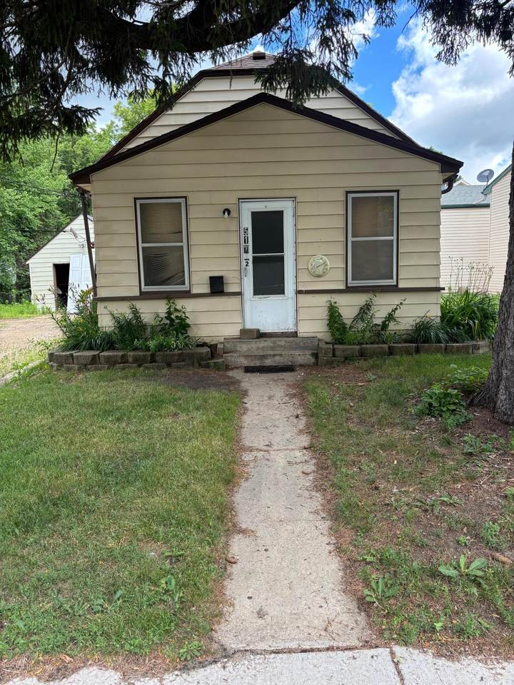 517 8th Street - Photo 1