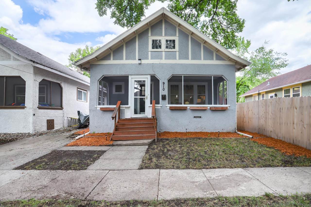 910 11th Street - Photo 1