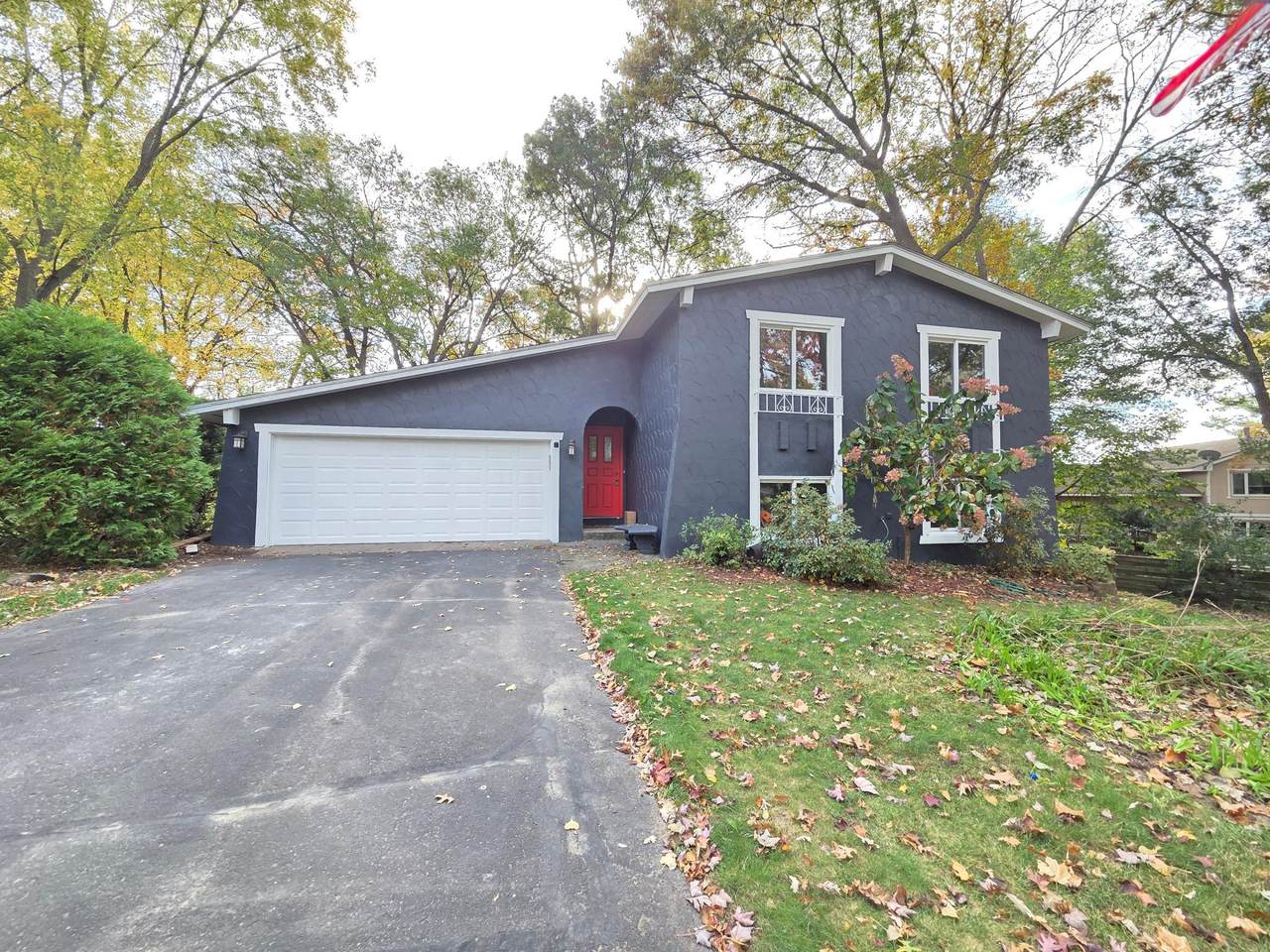 4174 Oakcrest Drive - Photo 1