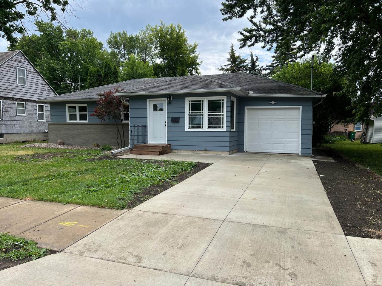 1405 Clark Street - Photo 1