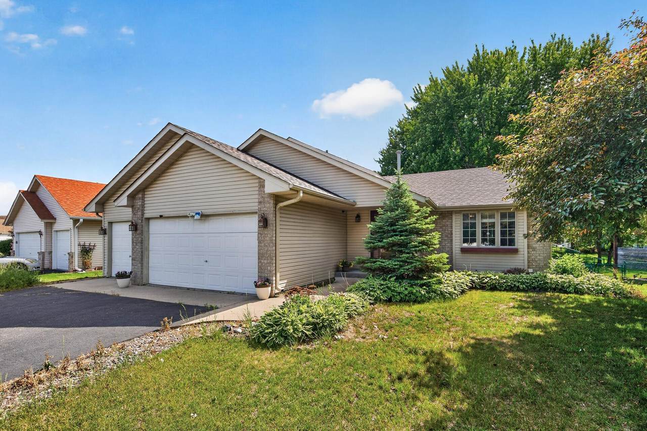 8725 Queens Gardens - Photo 1