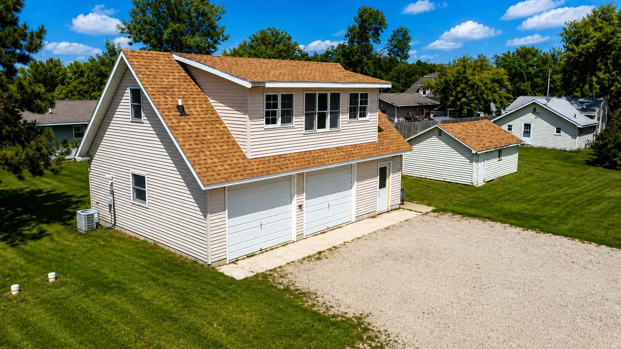 204 Maple Avenue - Photo 1