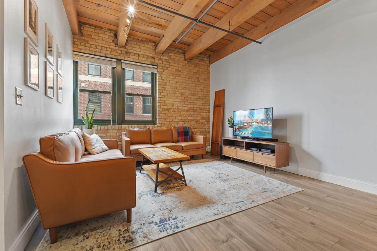 400 1st Street - Photo 1