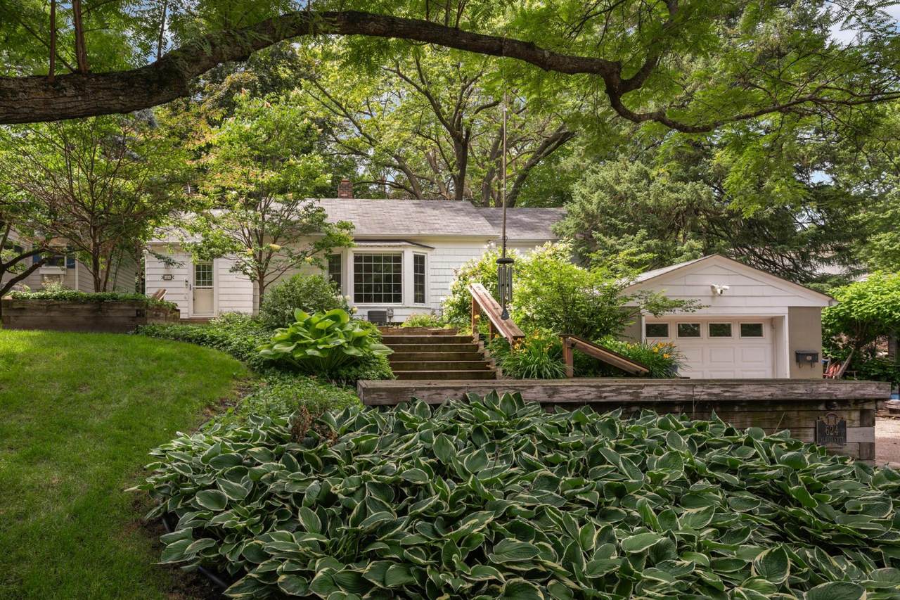 624 Pleasant Street - Photo 1