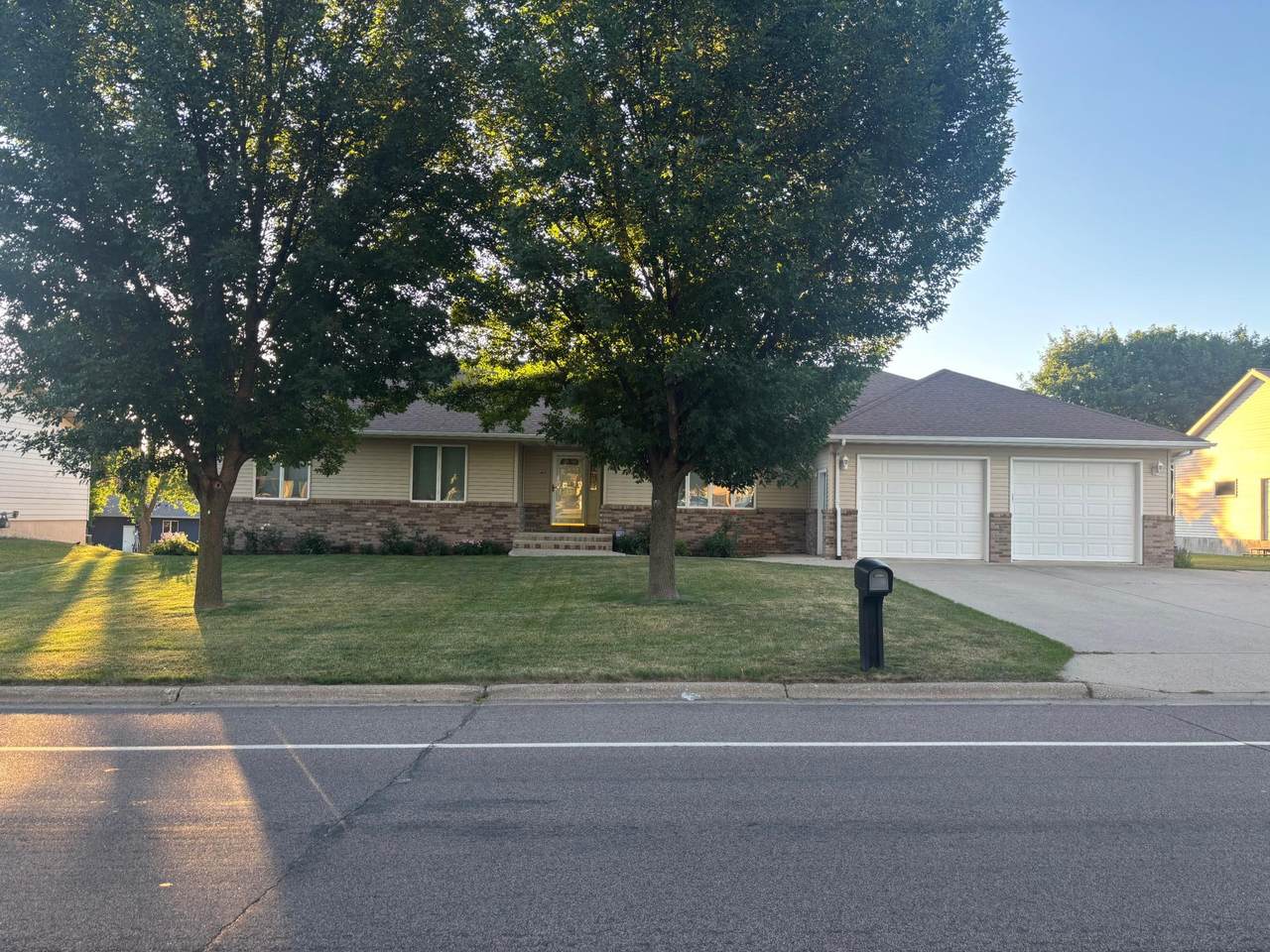 401 Bruce Street - Photo 1