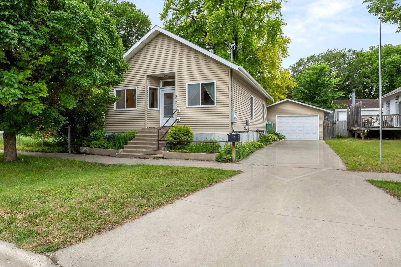 317 15th Street - Photo 1