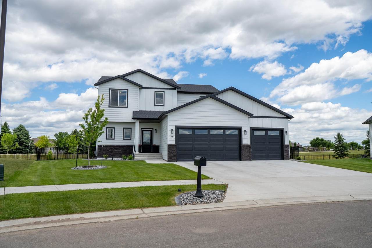 4744 Hampton Loop - Photo 1