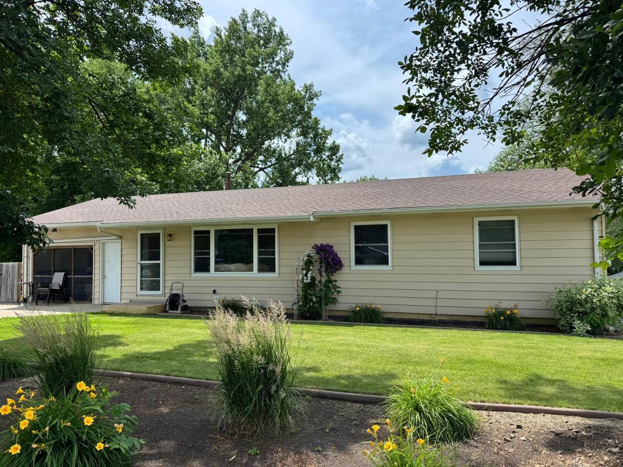 2722 Albion Avenue - Photo 1