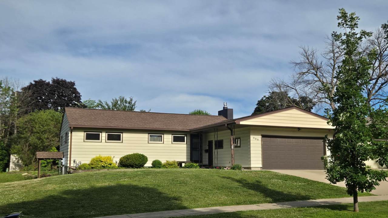 305 20th Street - Photo 1