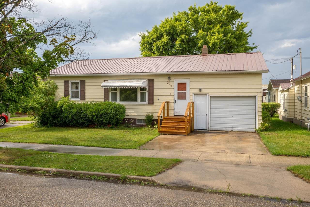 202 Pleasant Avenue - Photo 1