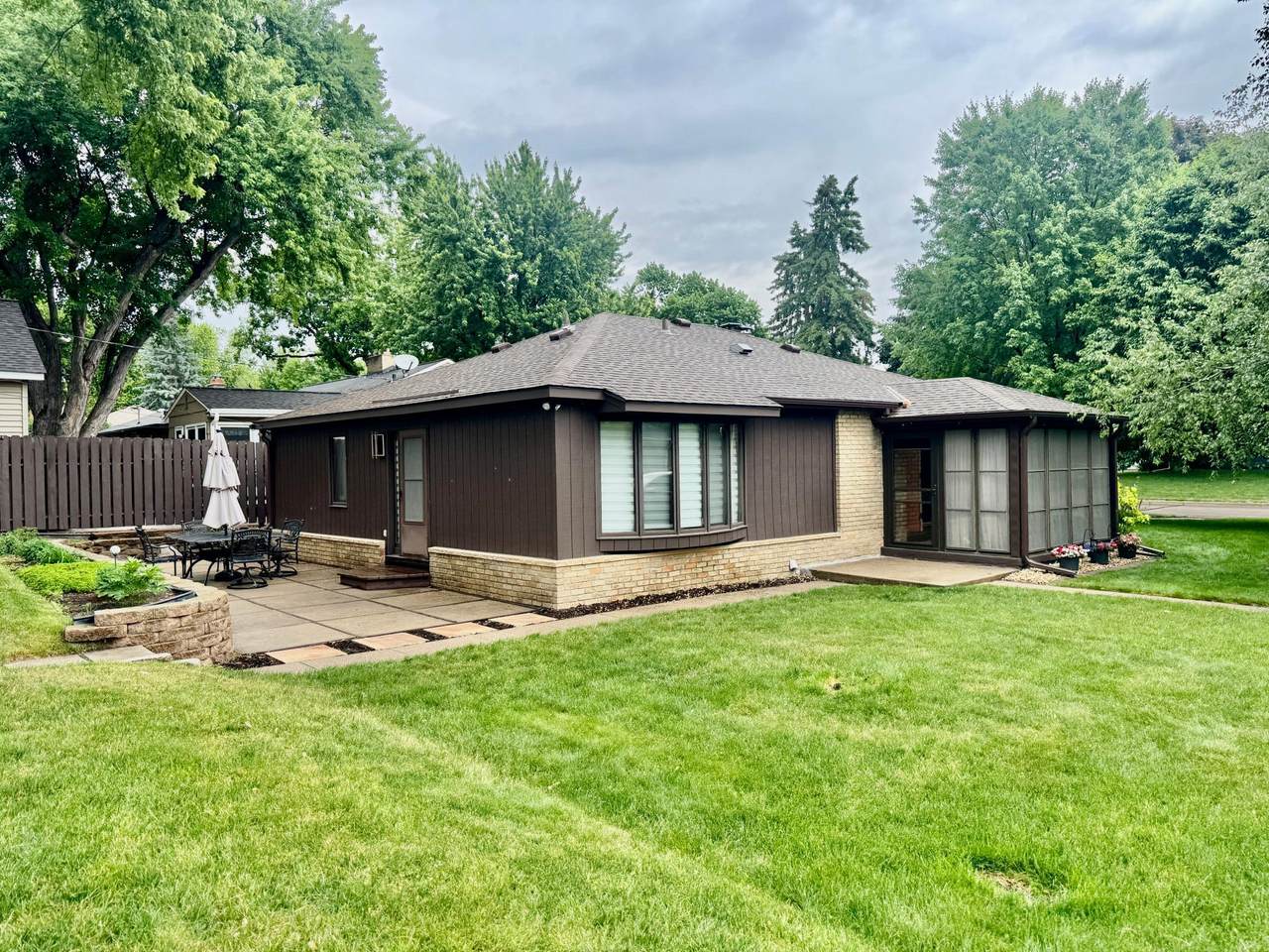 6344 Irving Avenue - Photo 1