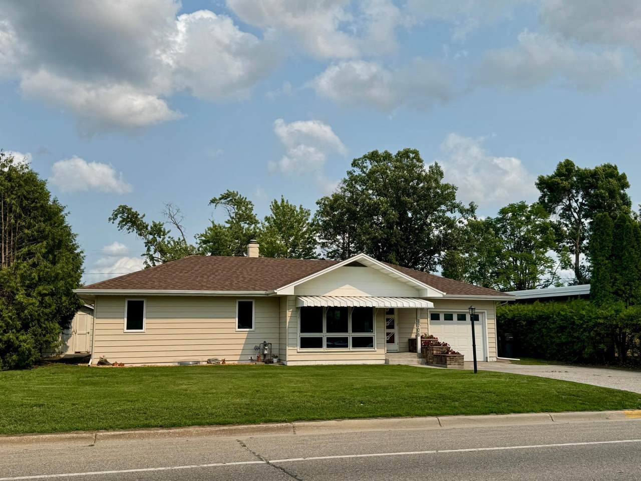 1706 Irvine Avenue - Photo 1