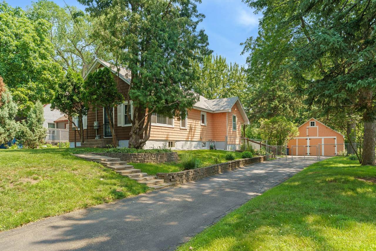 10901 Russell Avenue - Photo 1