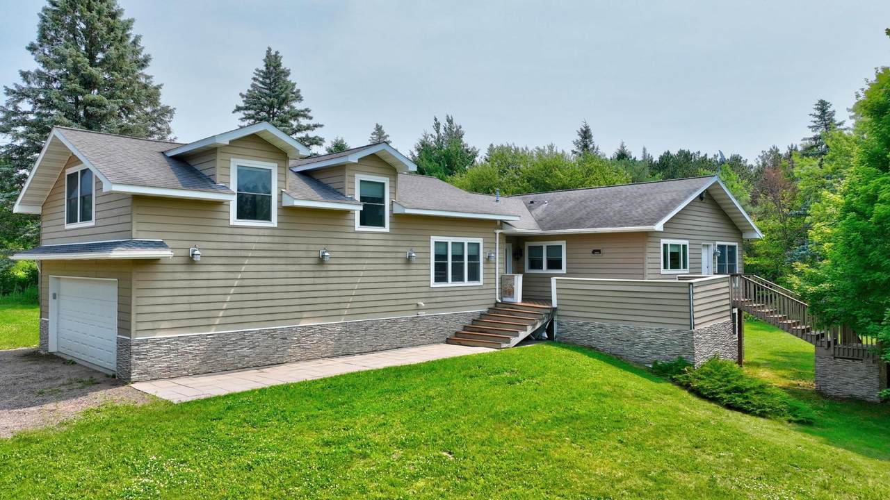 2887 29 9/16 Avenue - Photo 1