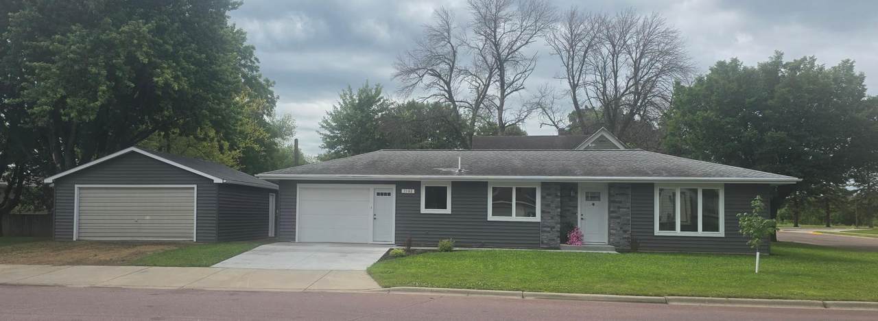 1502 2nd Avenue - Photo 1