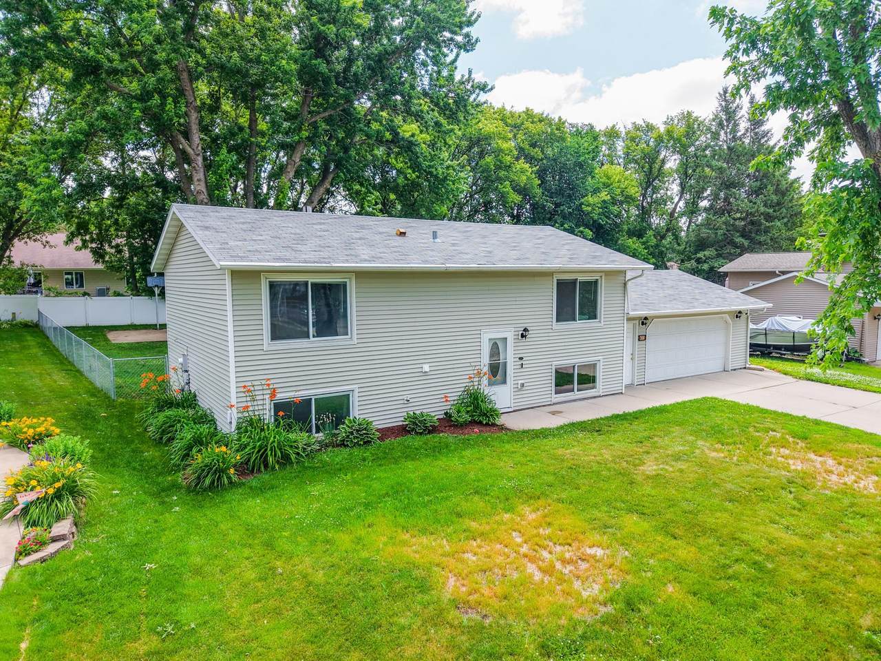 411 11th Avenue - Photo 1