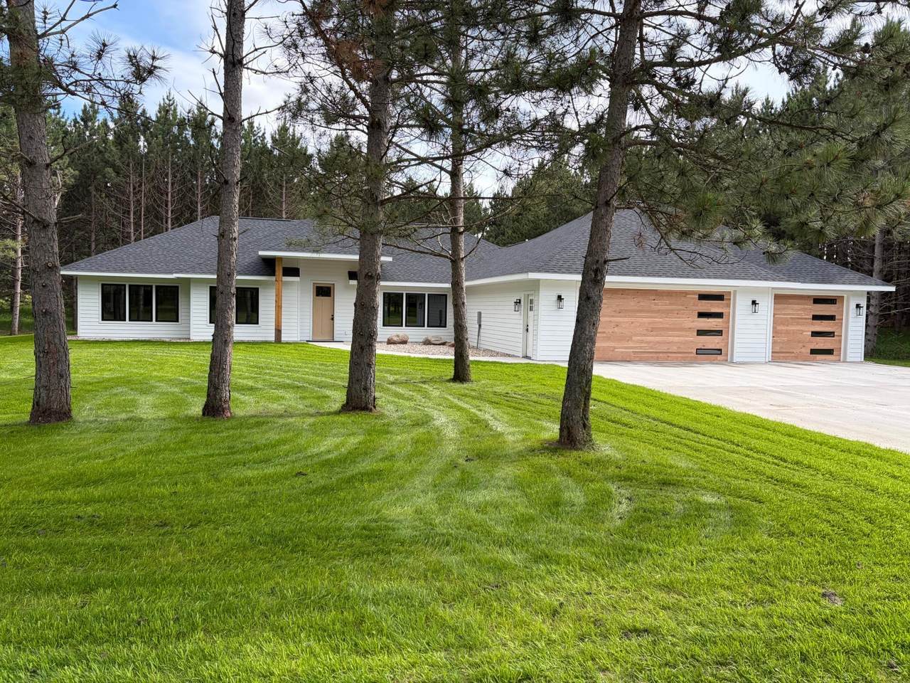 2370 Emerald Way - Photo 1