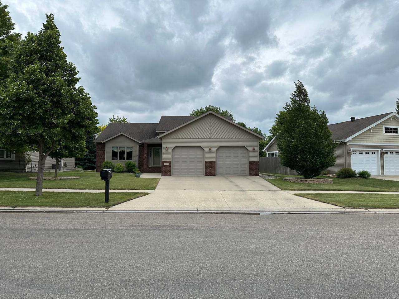 607 13th Avenue - Photo 1