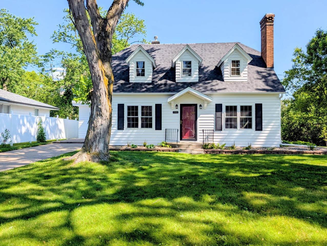 722 1st Avenue - Photo 1