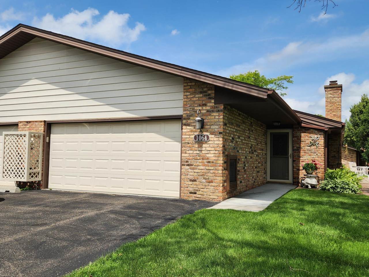 1064 Zanzibar Lane - Photo 1