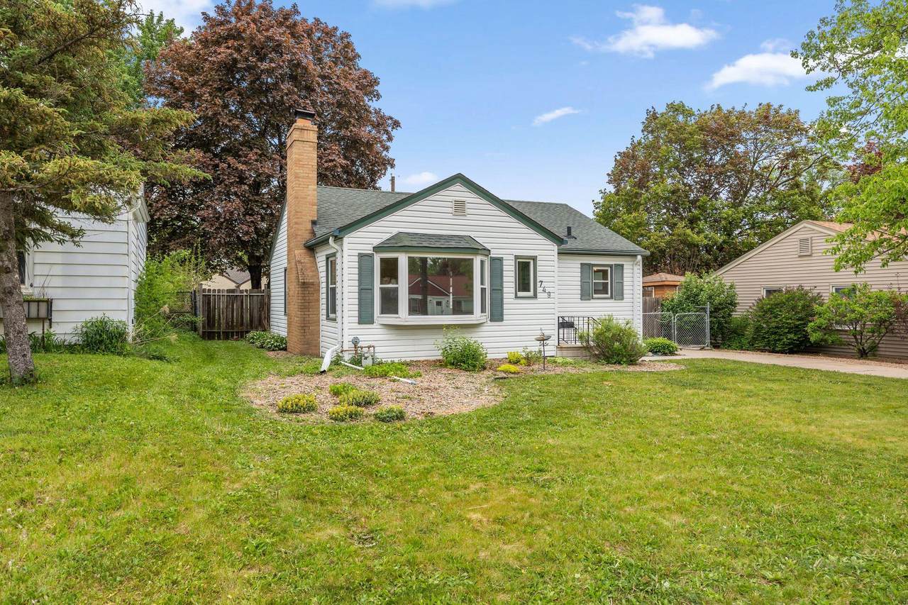 749 Cottage Avenue - Photo 1