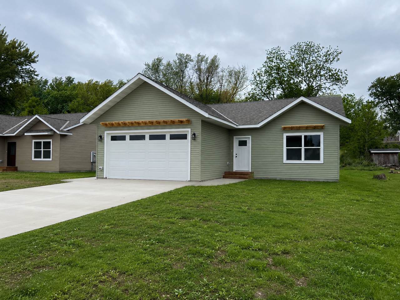 820 Spark Avenue - Photo 1