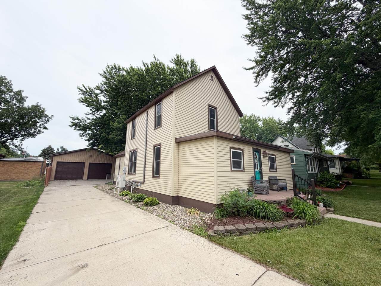 304 Louisiana Avenue - Photo 1