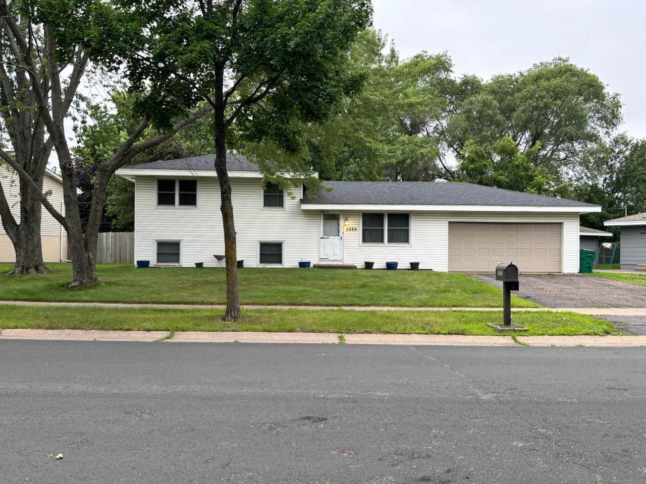 3525 Bryant Avenue - Photo 1