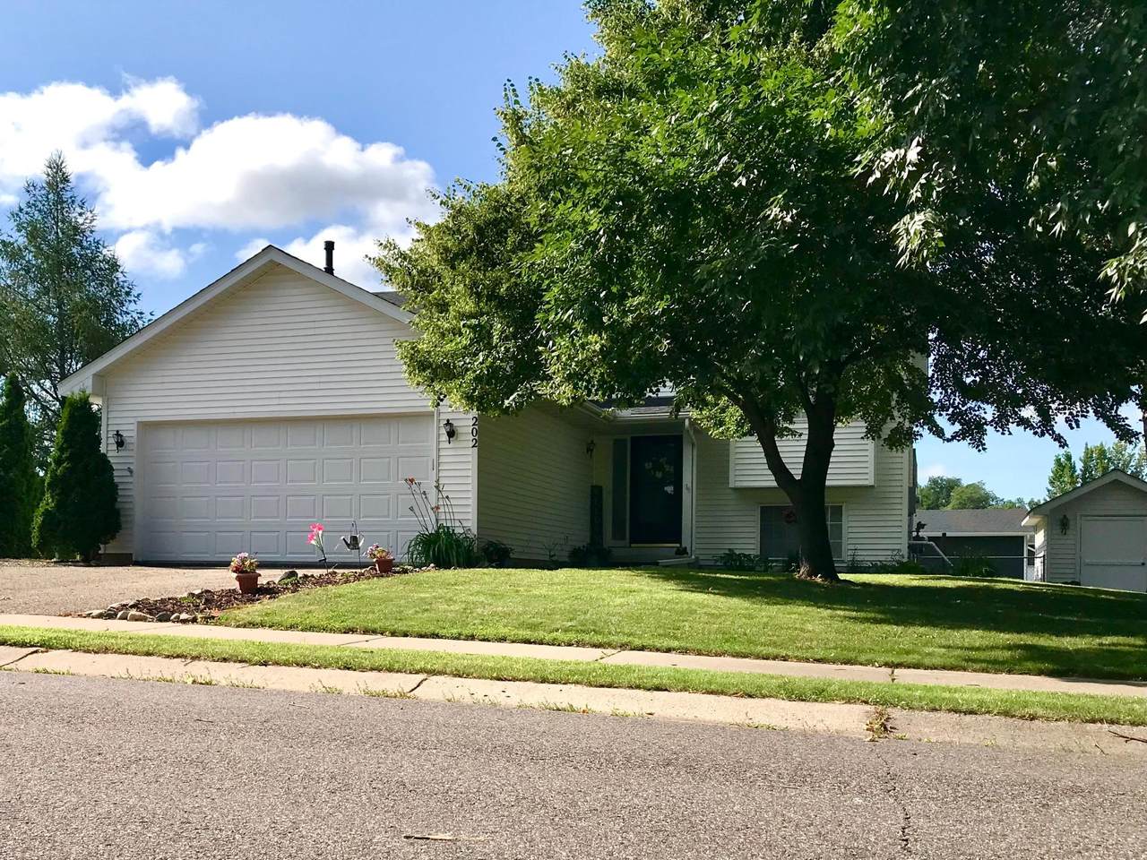 202 Crystal Lane - Photo 1