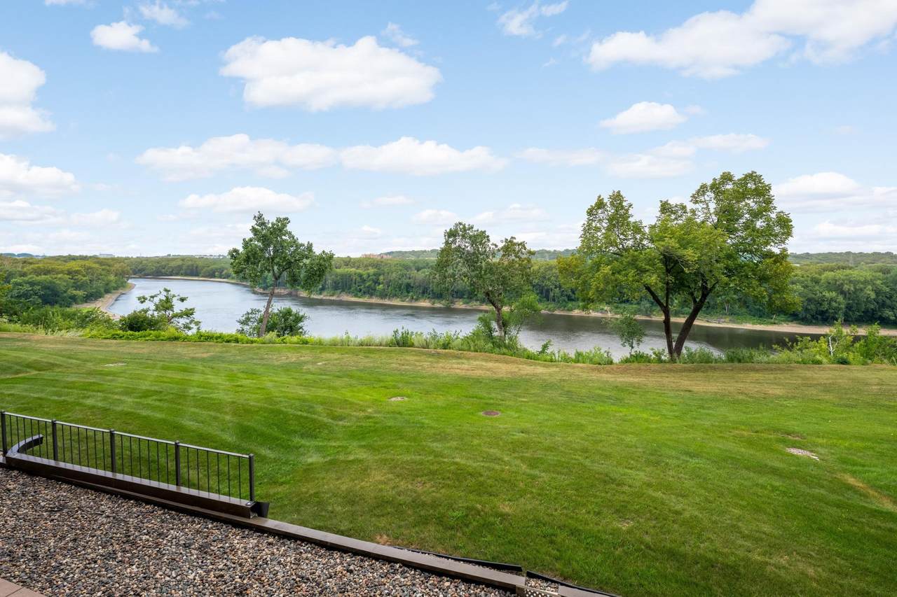 1101 Sibley Memorial Highway - Photo 1