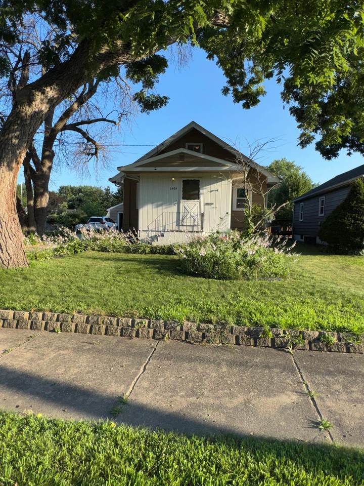 1409 6th Avenue - Photo 1