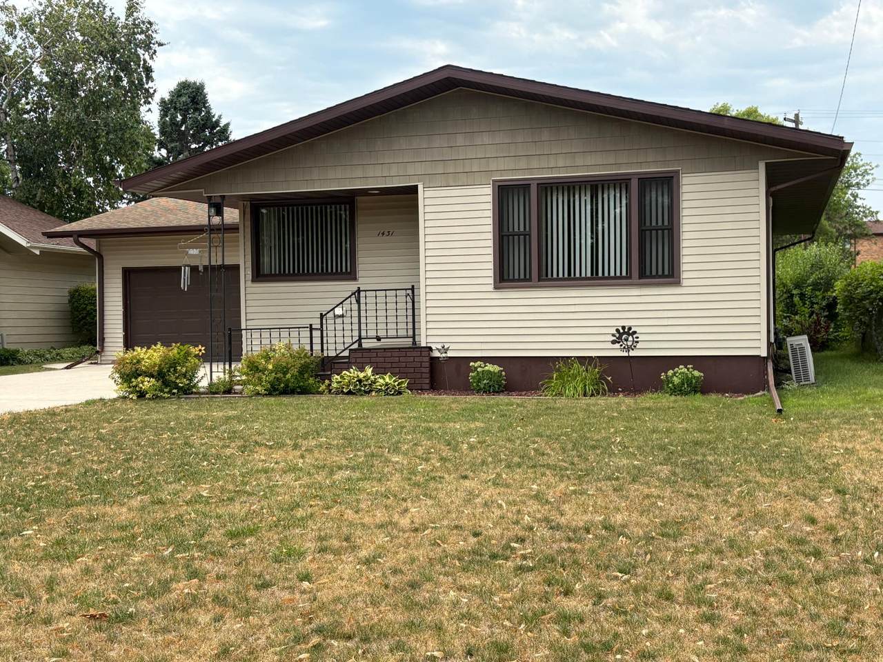 1431 7th Street - Photo 1