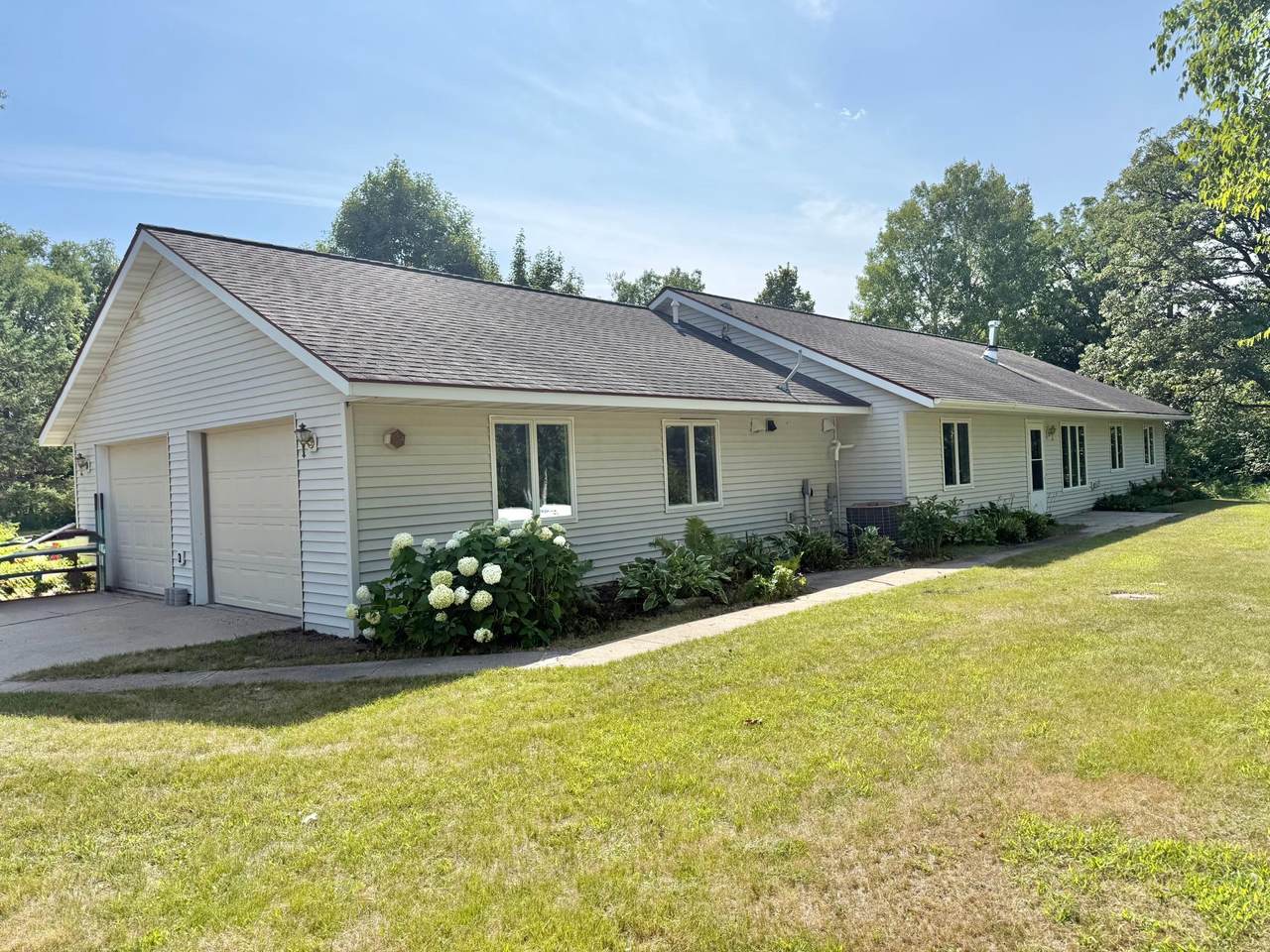 19400 Woodland Circle - Photo 1