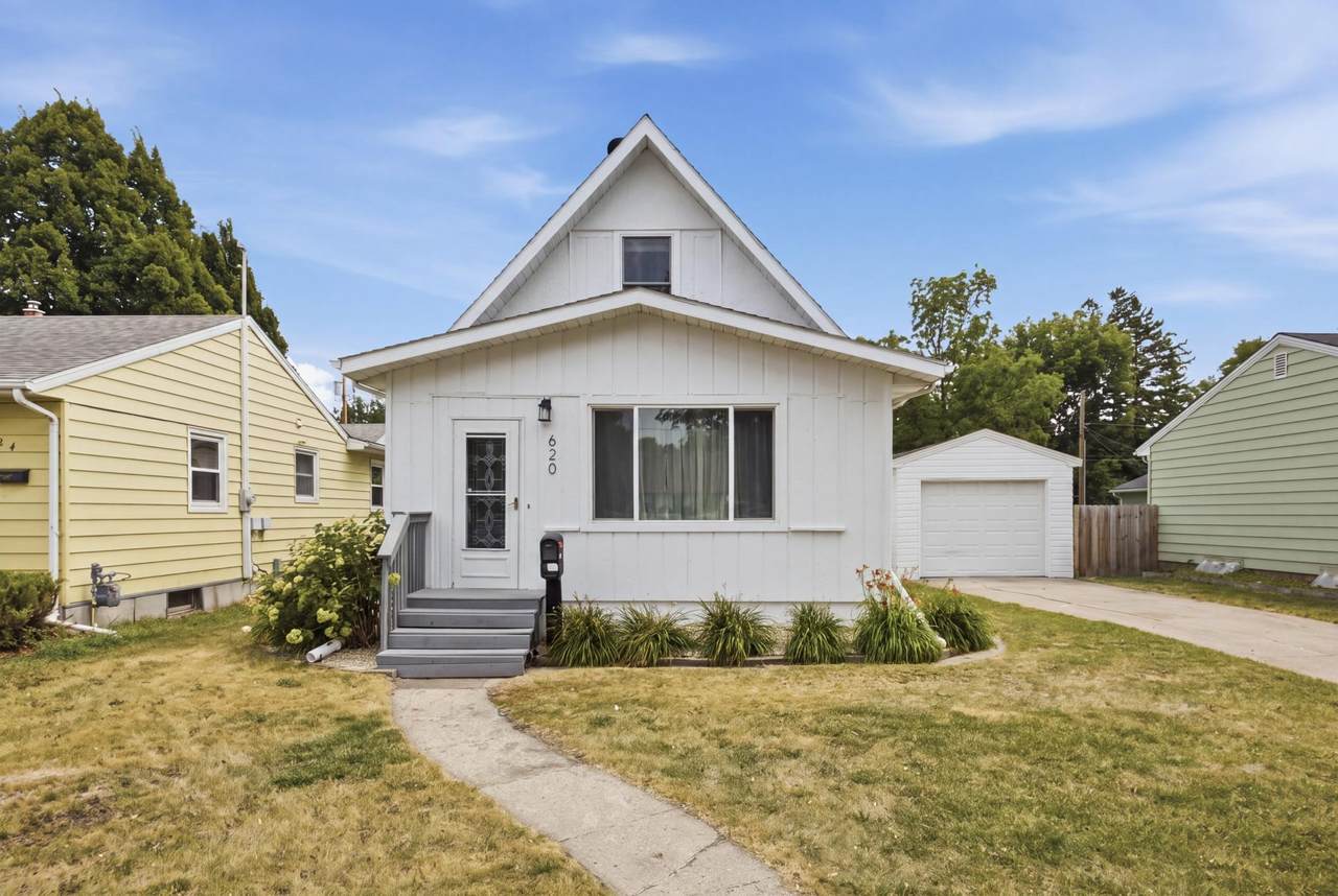 620 17th Street - Photo 1