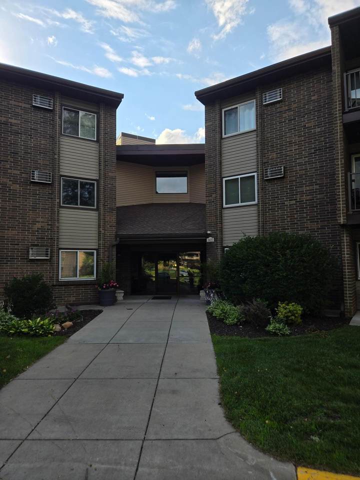 3425 Golfview Drive - Photo 1