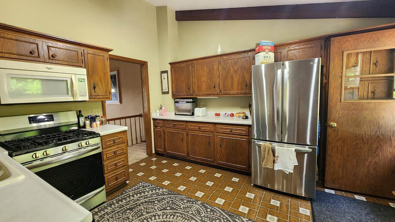 8325 Skunk Hollow Trail - Photo 1