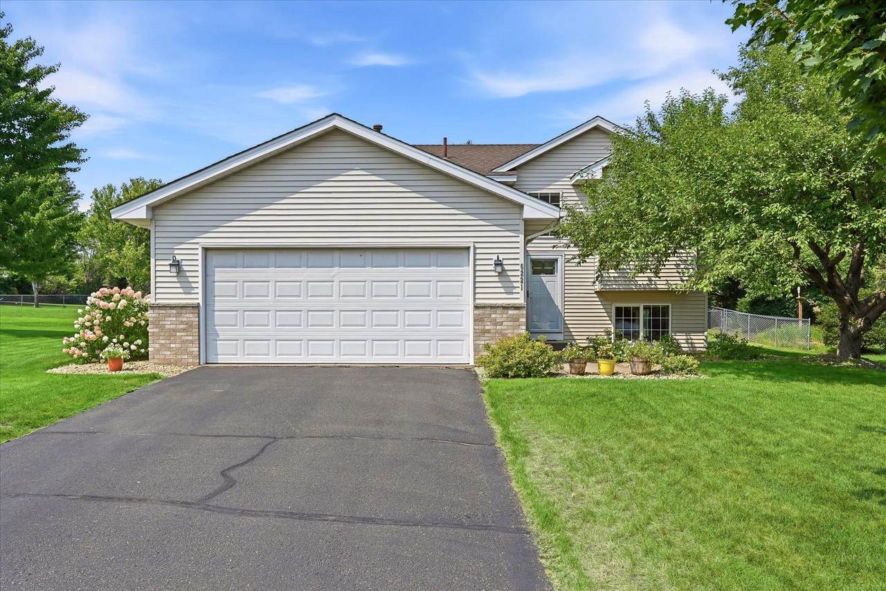 6221 152nd Avenue - Photo 1