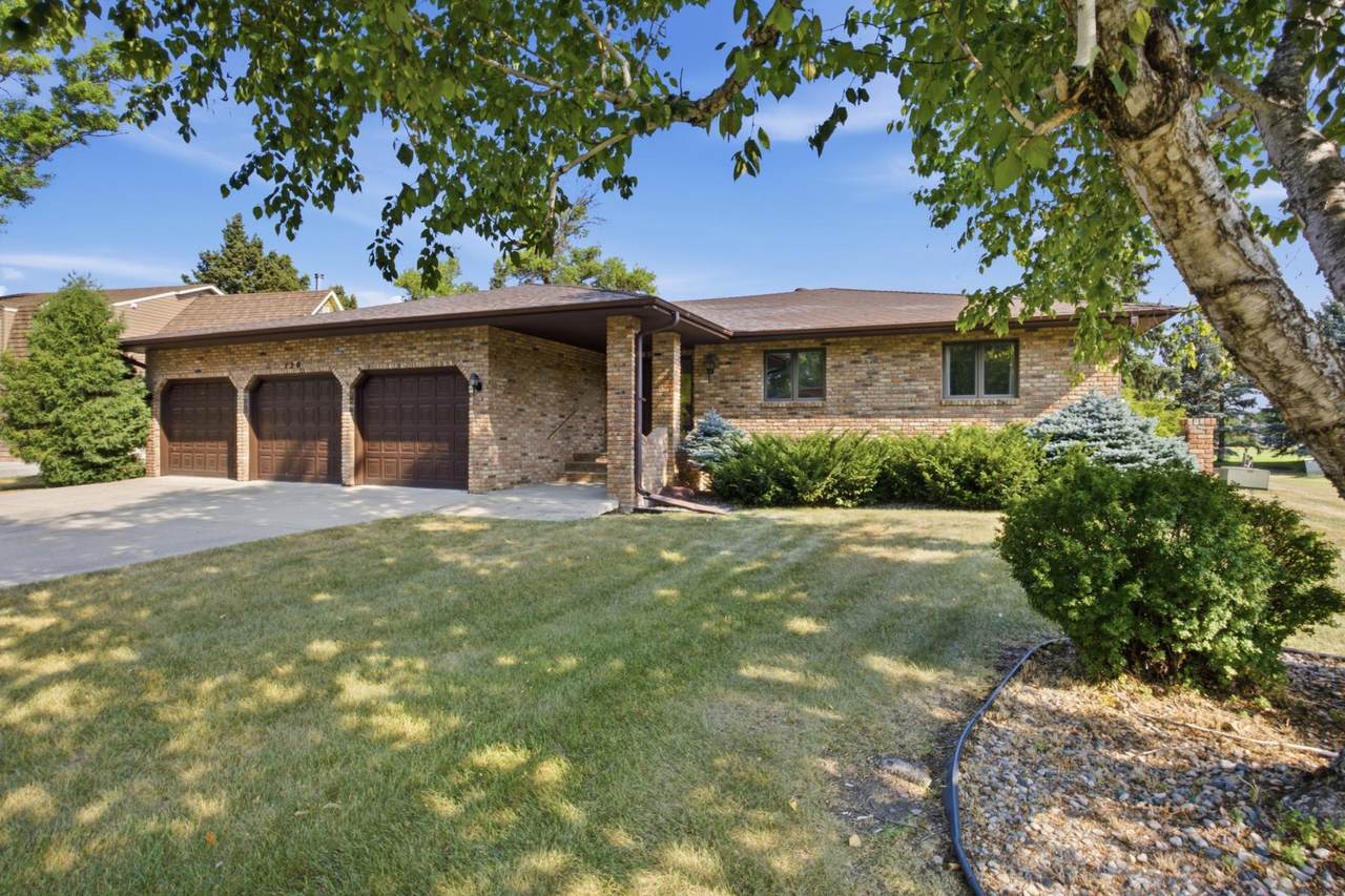 120 Prairiewood Drive - Photo 1