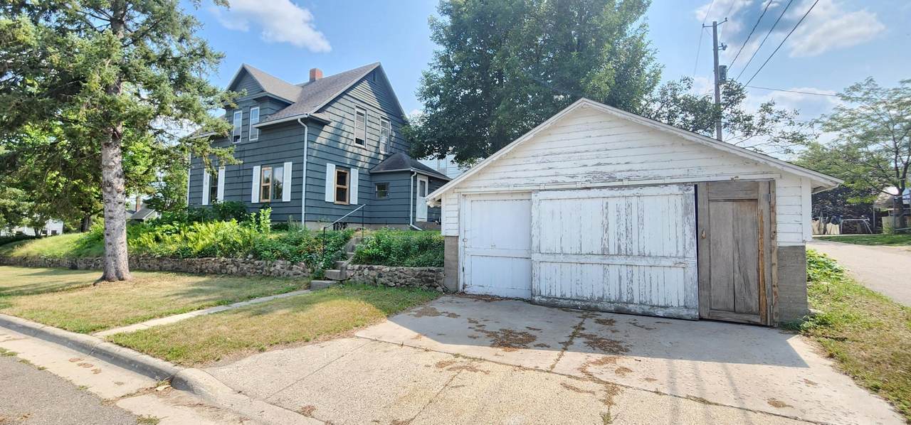 437 7th Street - Photo 1