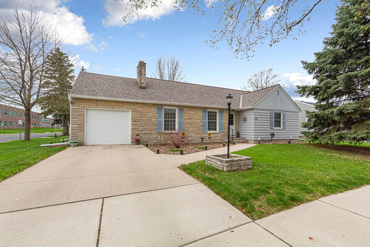 302 Douglas Street - Photo 1