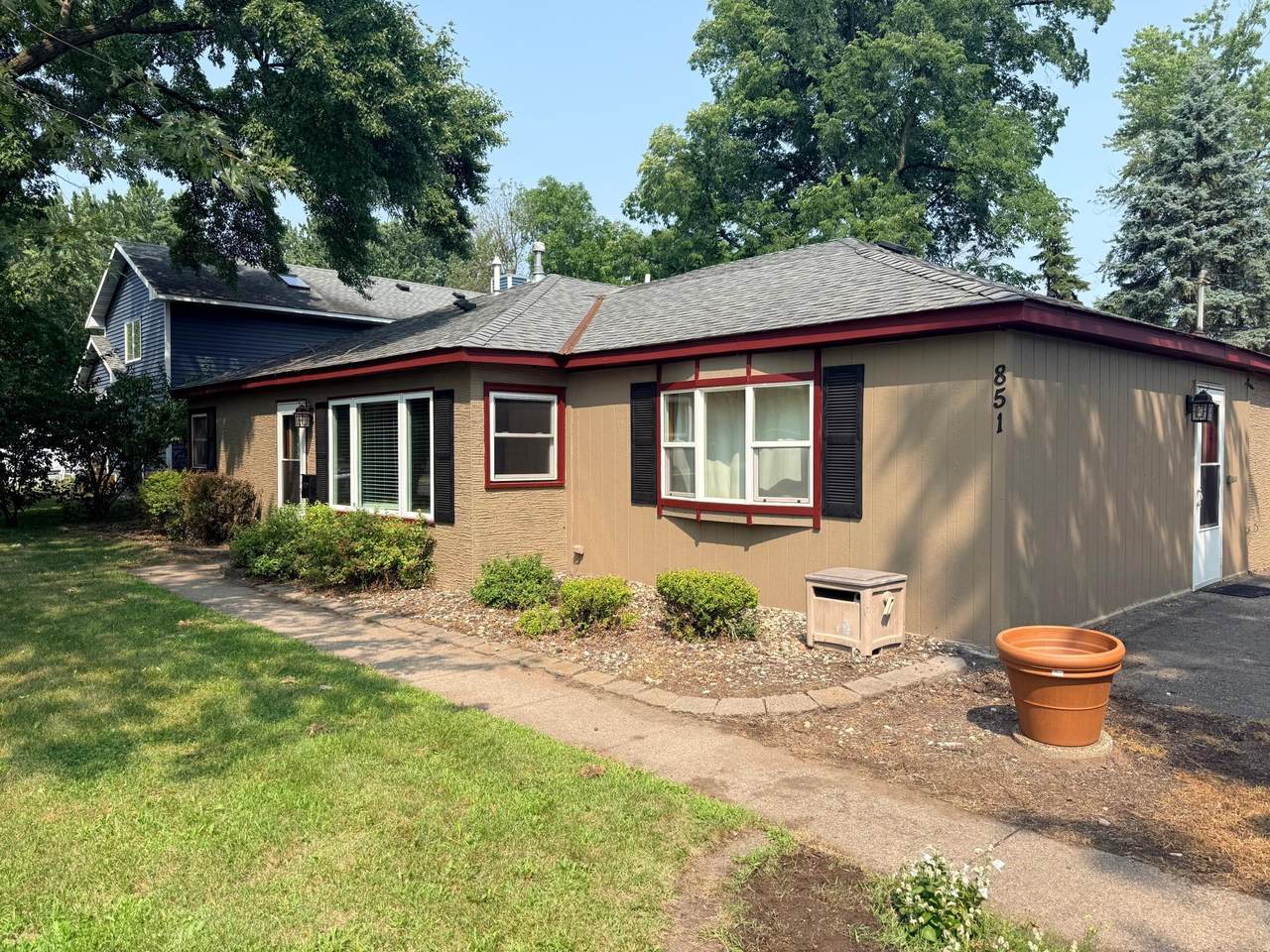 851 Brisbin Street - Photo 1