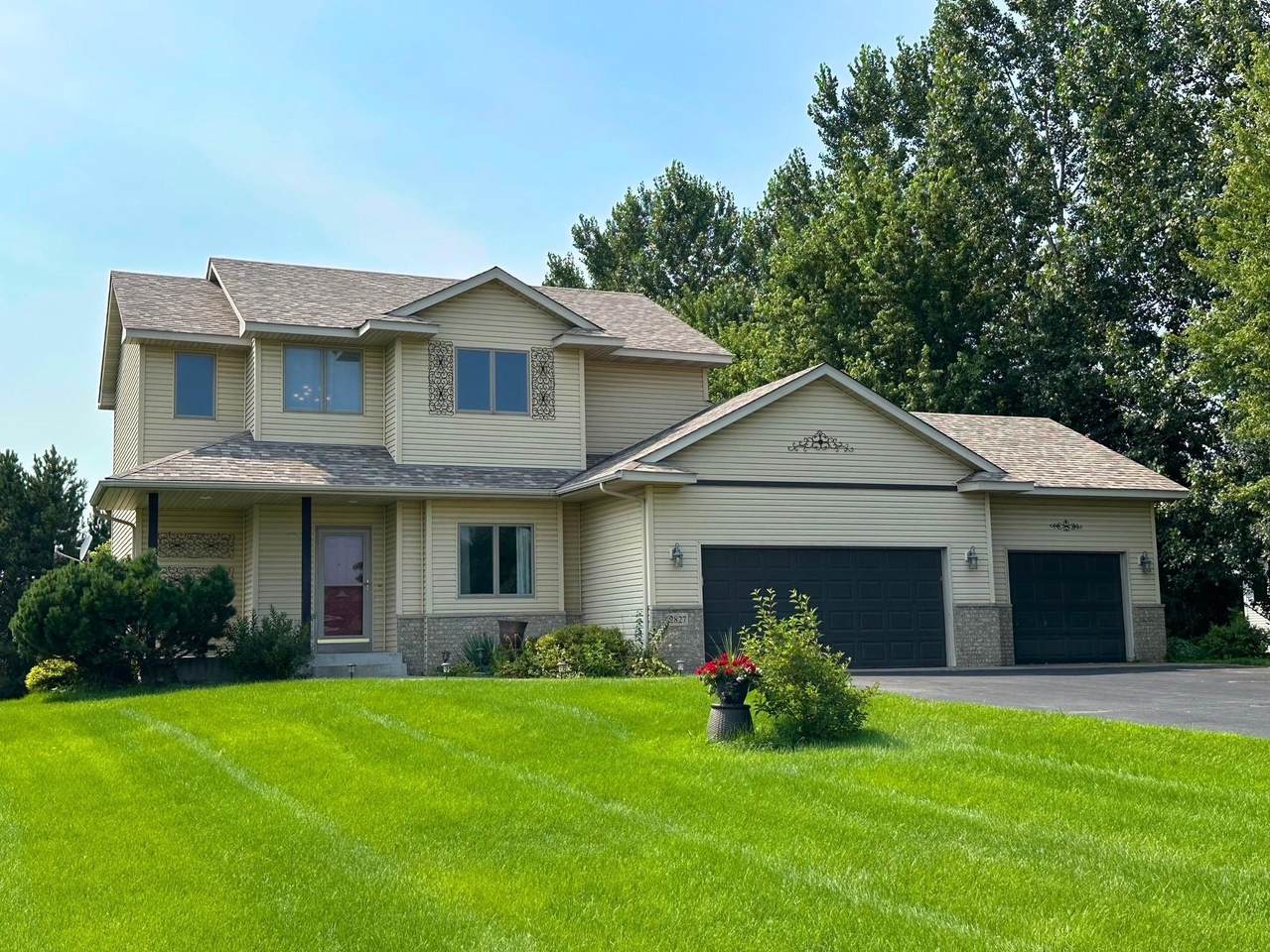 2827 62nd Avenue - Photo 1