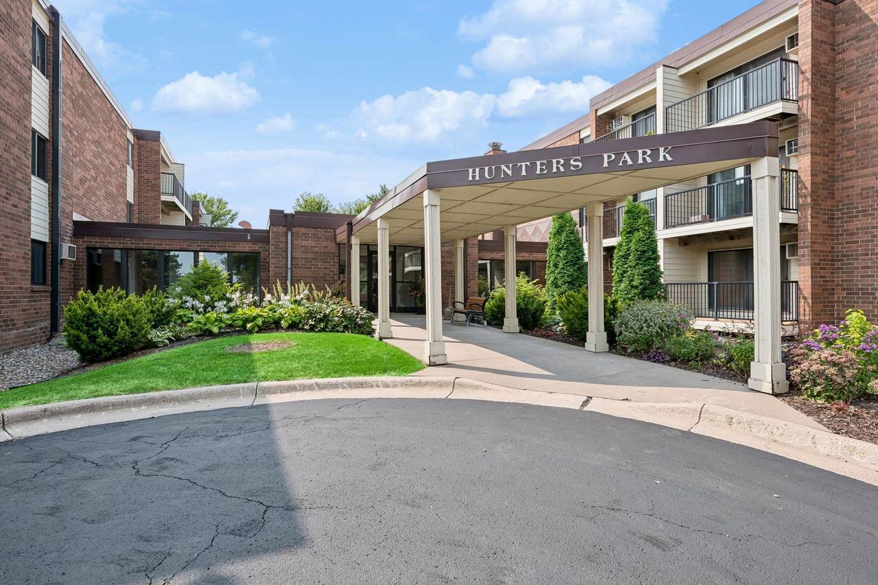 4 Pine Tree Drive - Photo 1