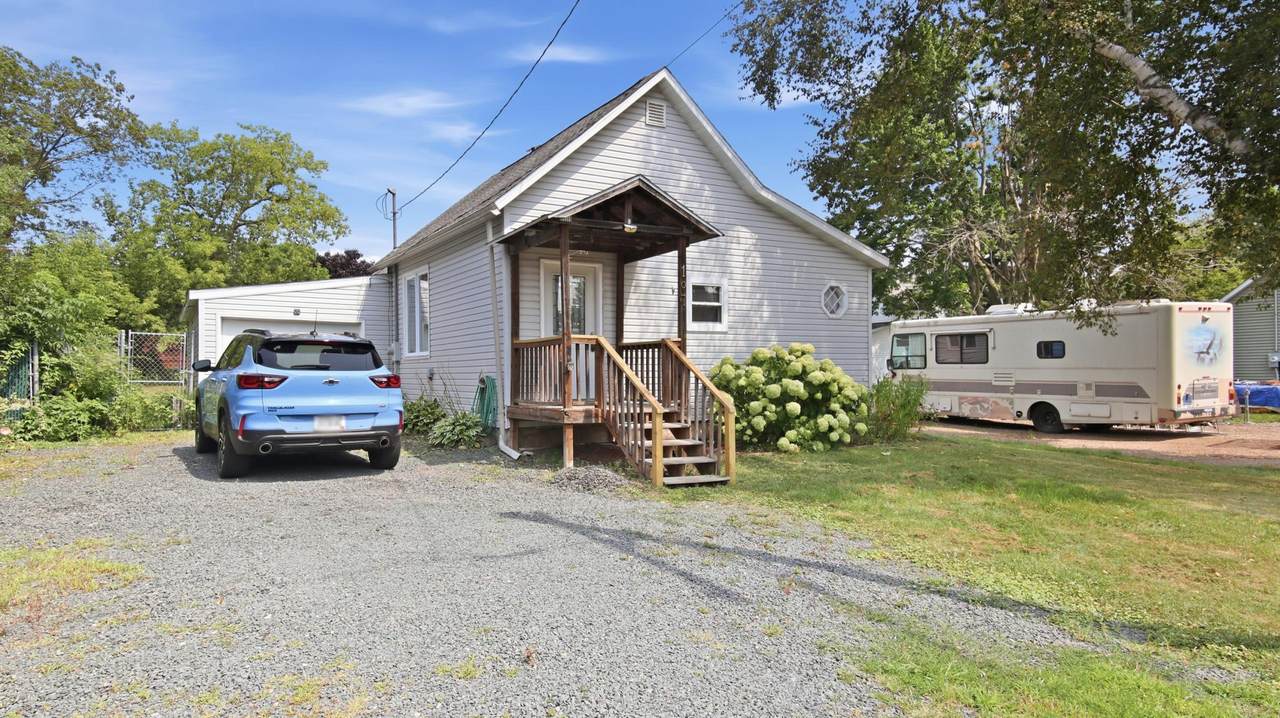 107 Blaine Avenue - Photo 1